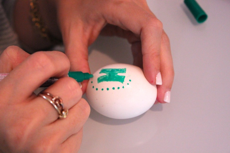 DIY egg place card | mychiclife.com
