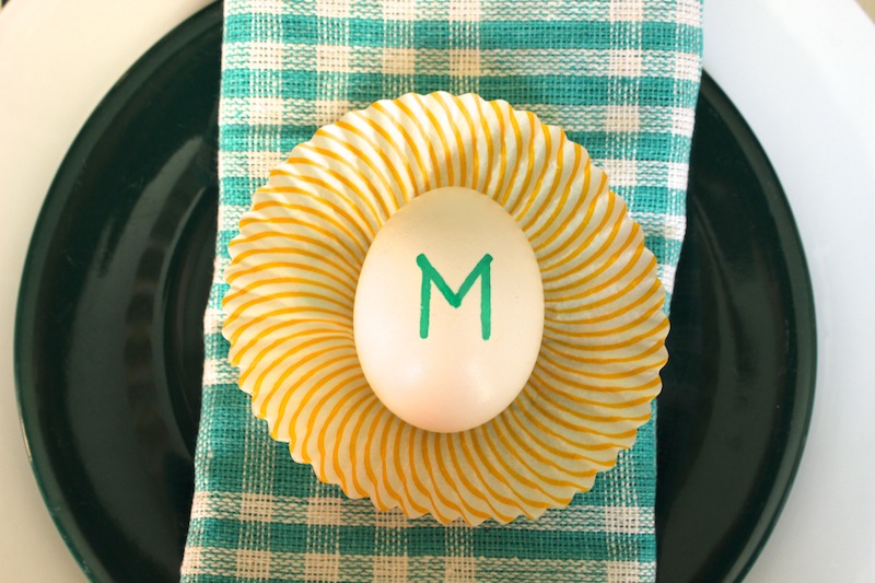 DIY egg place card | mychiclife.com