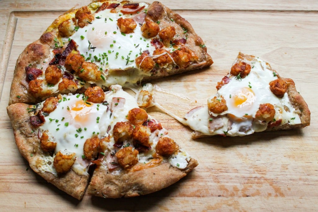 TheChic_breakfast pizza slice