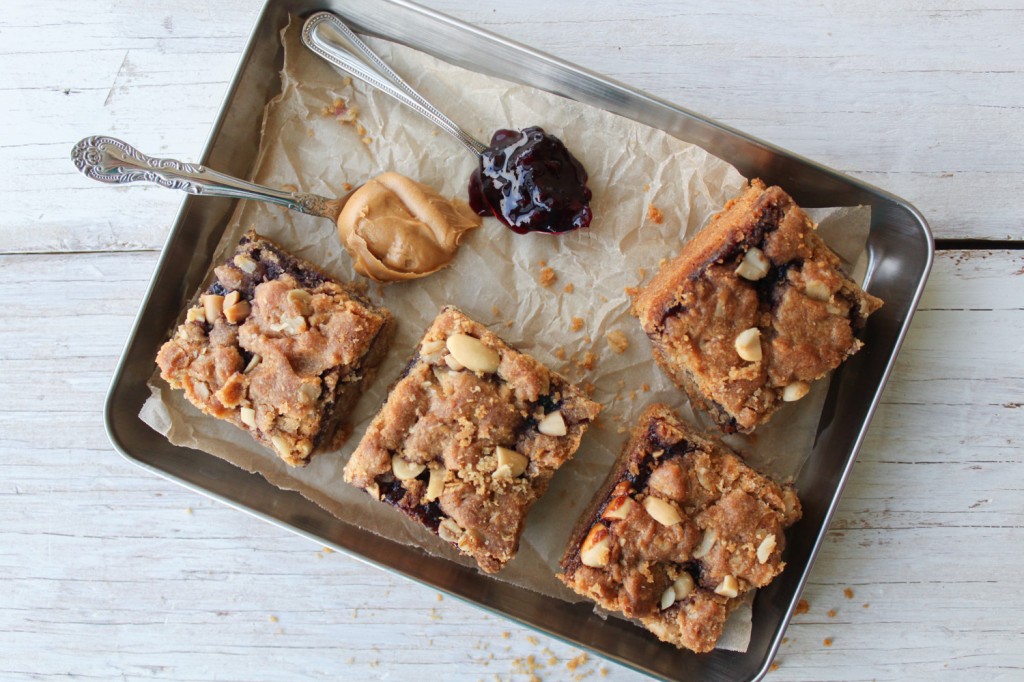 TheChic_peanut butter jelly bars1
