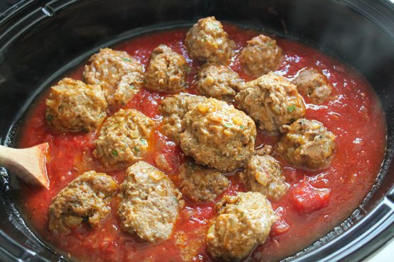 TheChic_slow-cooker-meatball-in-sauce