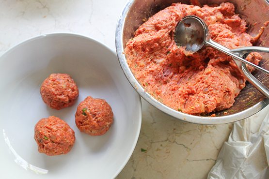 TheChic_slow-cooker-meatballs-scoop