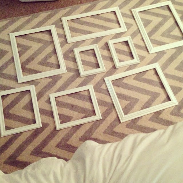 TheChic_gallerywallarranging gallery wall arranging