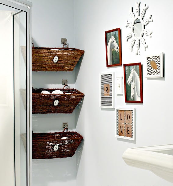 TheChic_disguisingthelightswitchgallerywall disguising a light switch with a gallery wall