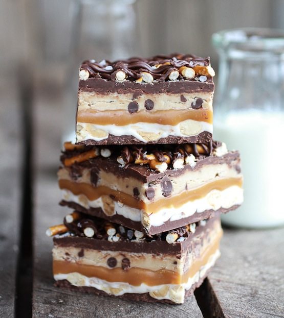 Brown-Butter-Chocolate-Chip-Cookie-Dough-Pretzel-Topped-Snickers-Bars-8