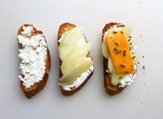Cheddar Apple Crostini