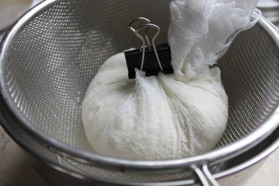 TheChic_homemade-ricotta-4