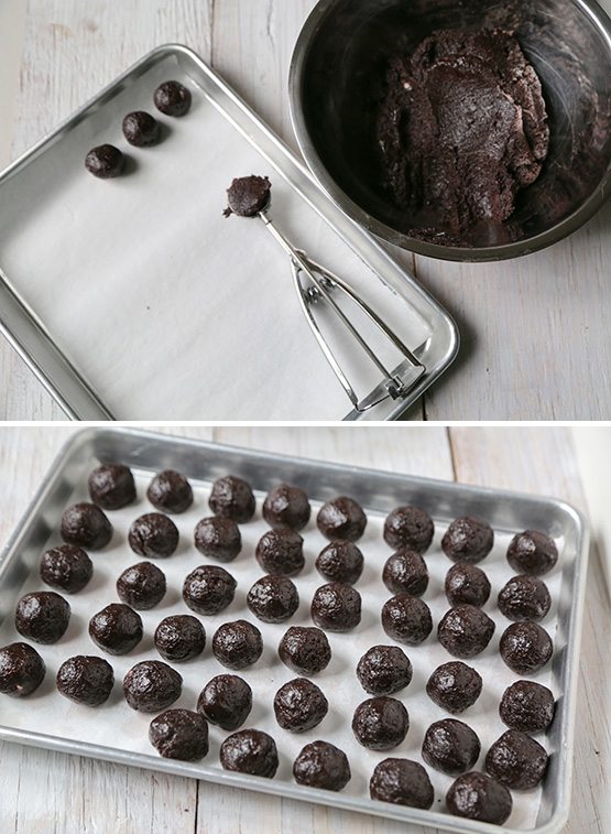 TheChic_OREO-cookie-balls-shaping