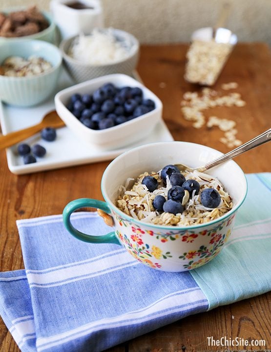 TheChic_overnight-oatmeal-with-berries