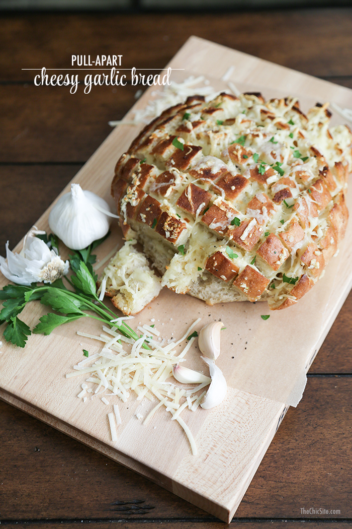 https://msrachelhollis.com/wp-content/uploads/2014/02/TheChic_pull-apart-cheesy-garlic-bread-1.jpg