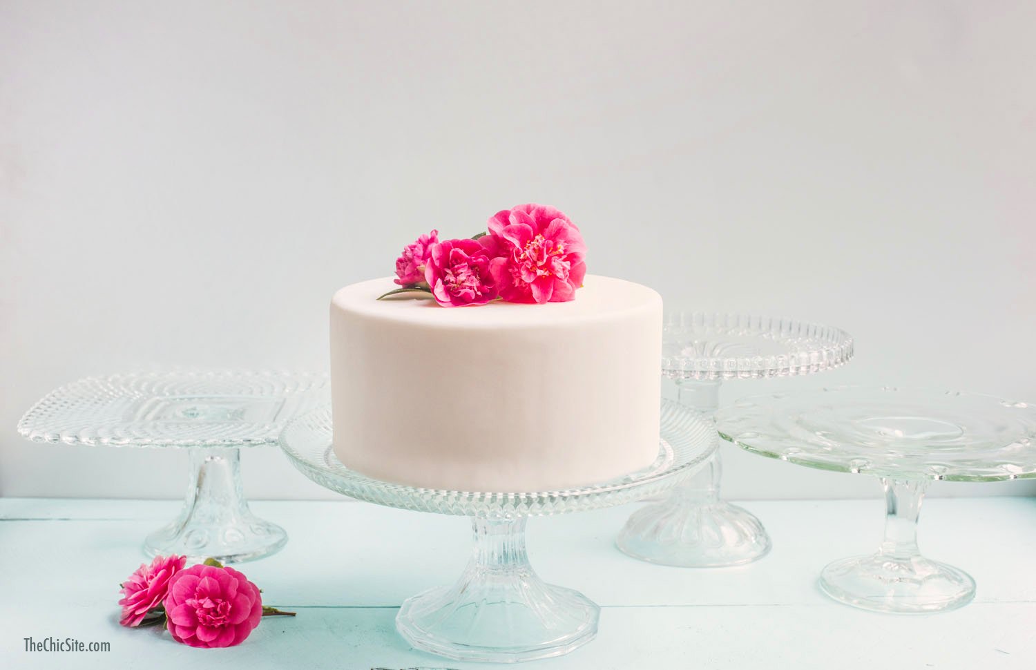 glass cake plate, vintage