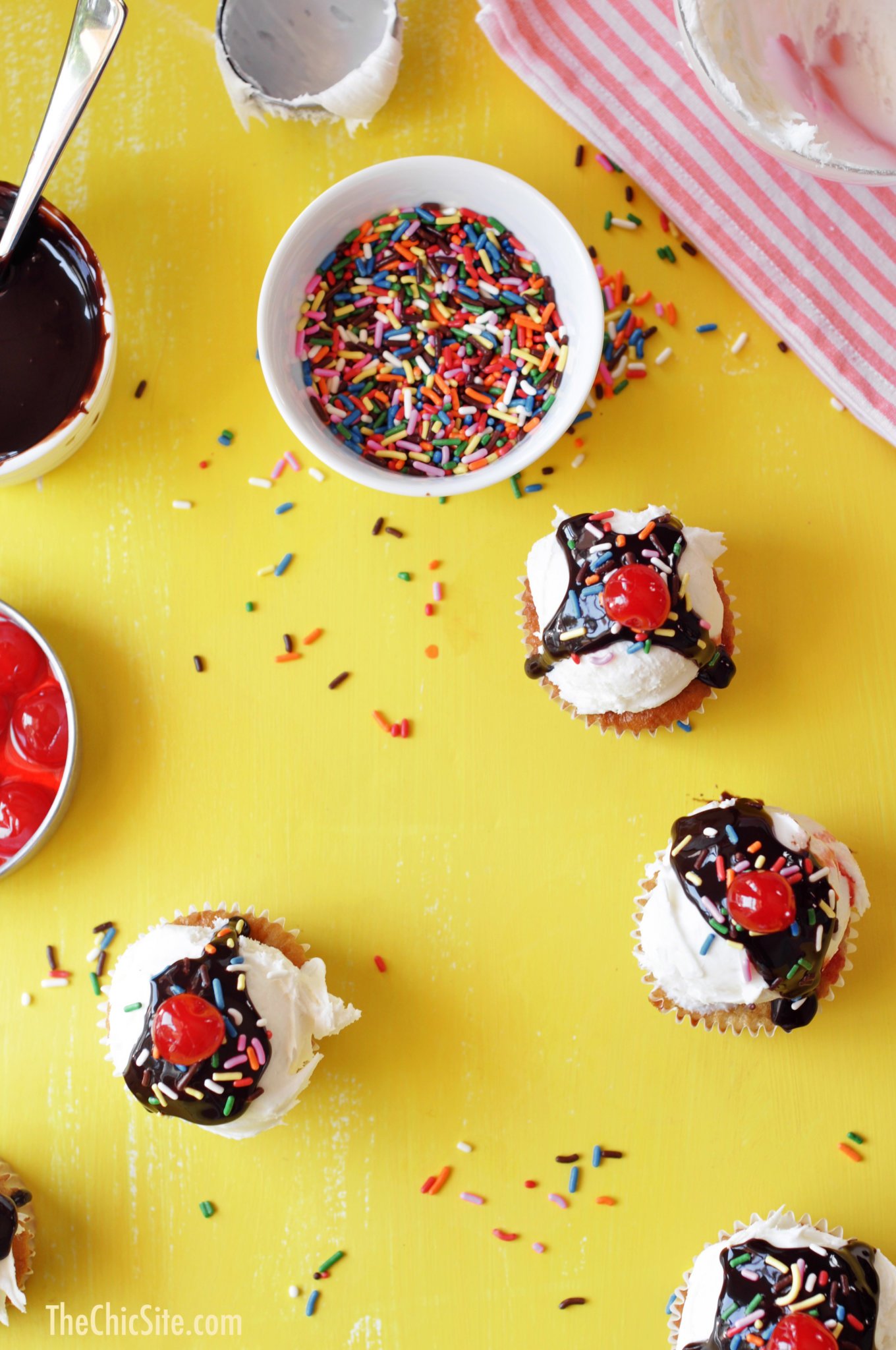banana split cupcakes