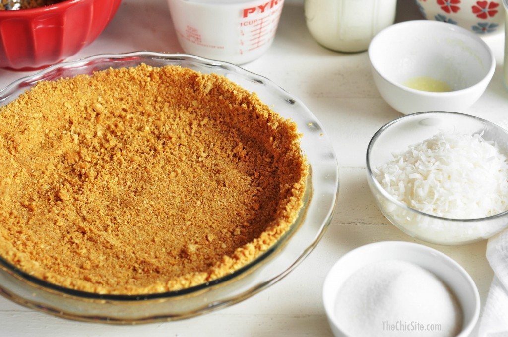golden brown graham cracker crust in pie dish
