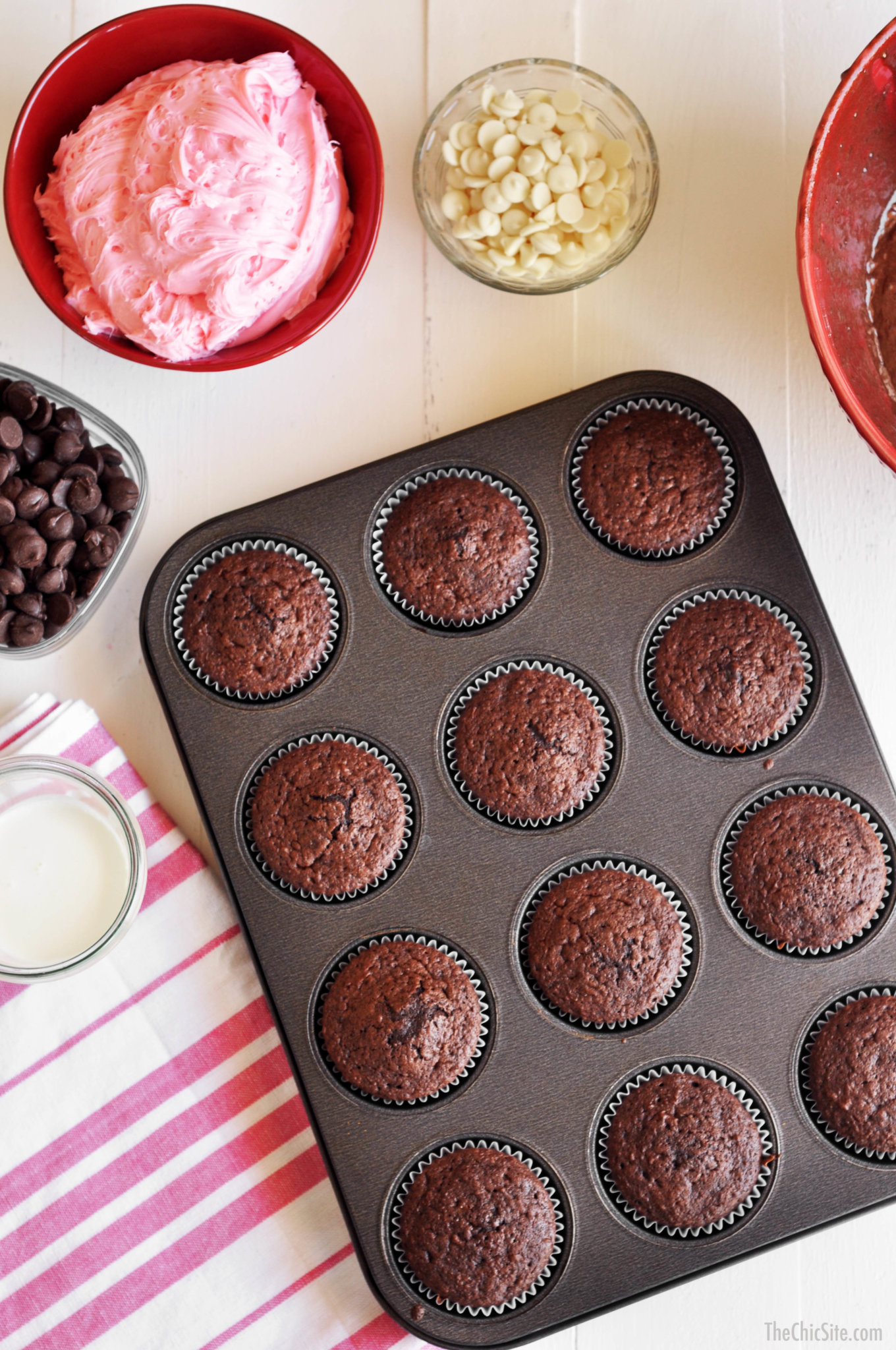 baked chocolate cupcakes - Rachel Hollis