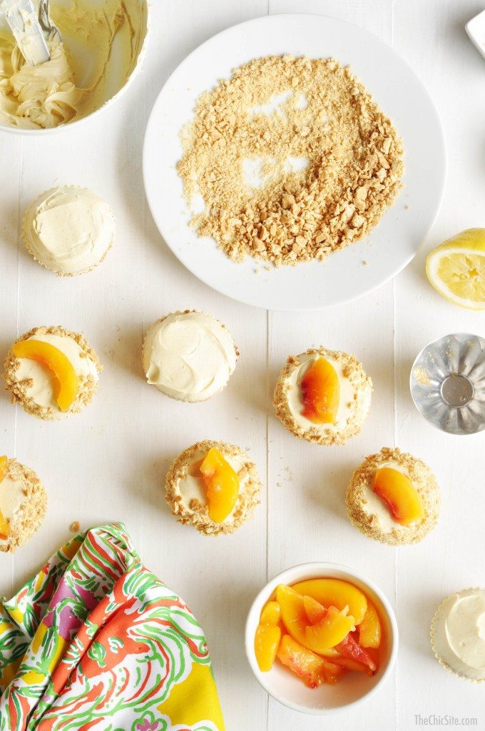 peach cobbler cupcakes