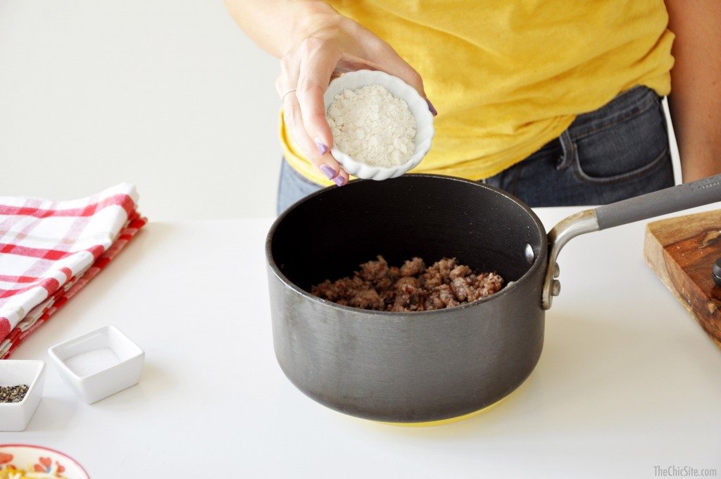 making sausage gravy