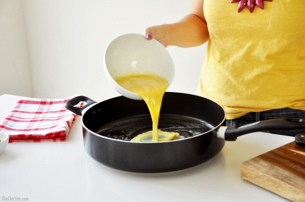 how to scramble eggs