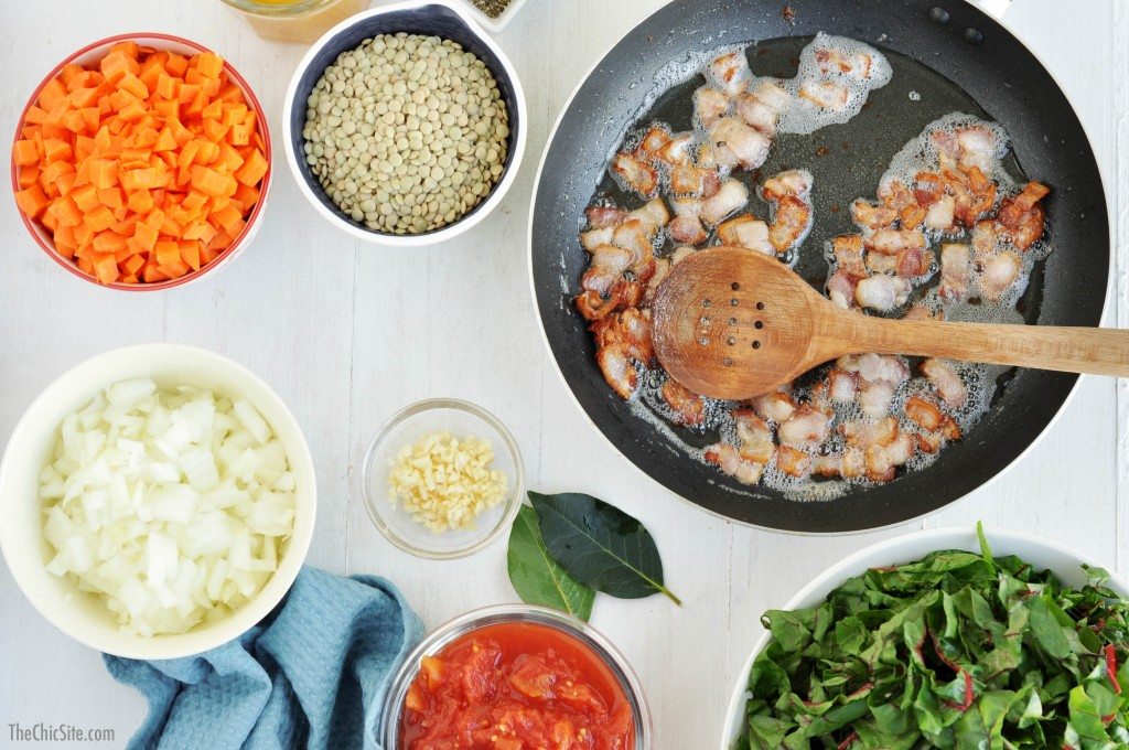 cooked bacon in skillet