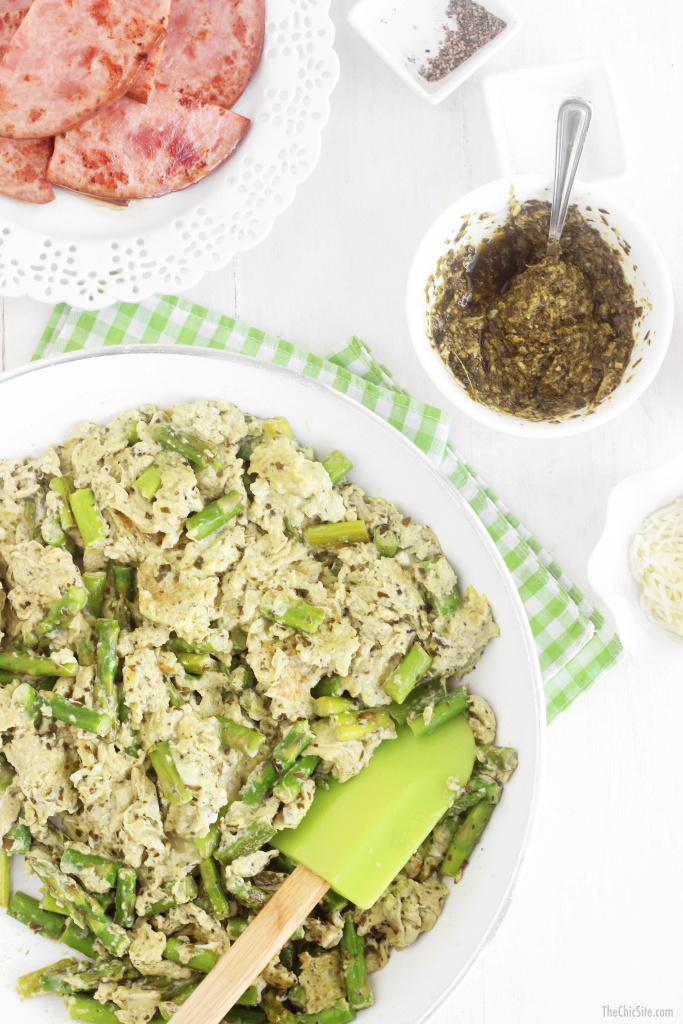 cooked green eggs and asparagus