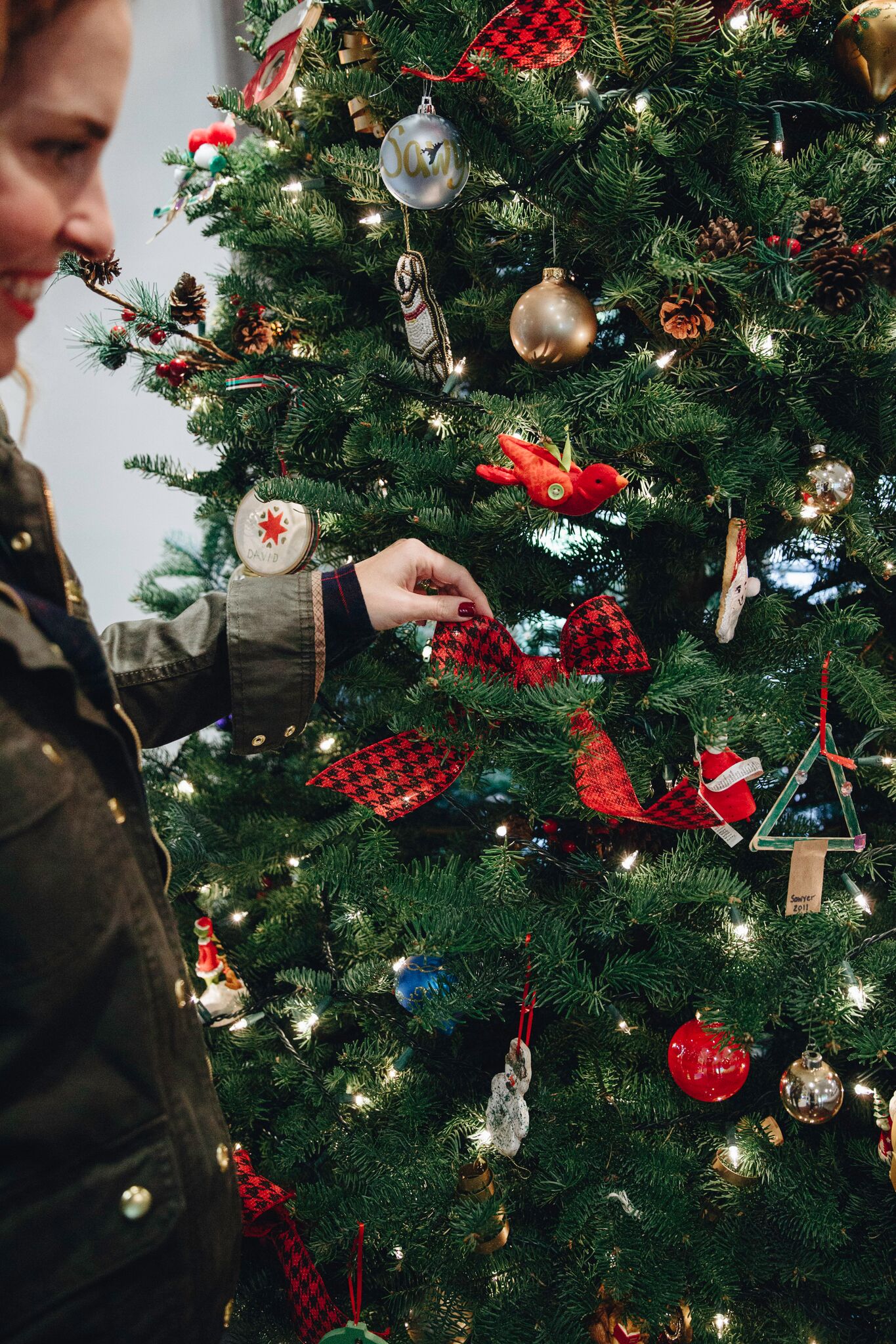 Bows on Christmas Tree | The Chic Site